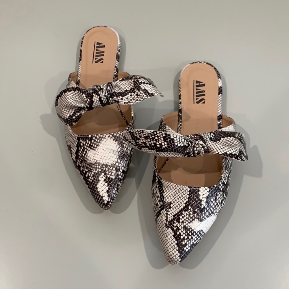 Snakeskin Pattern Bow Slip On Flat Backless Pointed Toe Mule NIB - Picture 2 of 8